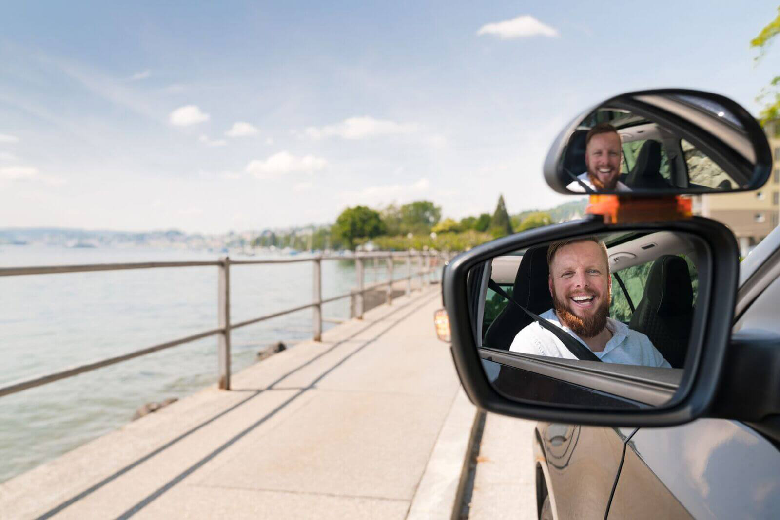 Fahrlehrer Marc Glanzmann im Rückspiegel